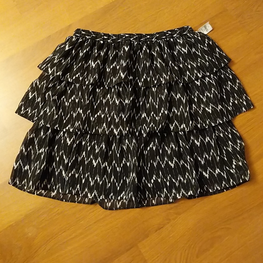 New! Gap black/white print ruffle tiered skirt